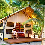 Barefoot Manta Island Resort