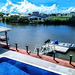 Waterfront Sunset Apartment Nadi