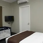 Ratsun Nadi Airport Apartment Hotel