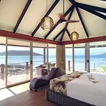 Nanuya Island Resort