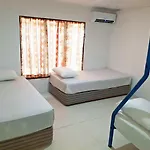 Ratu Kini Backpackers And Dive Resort