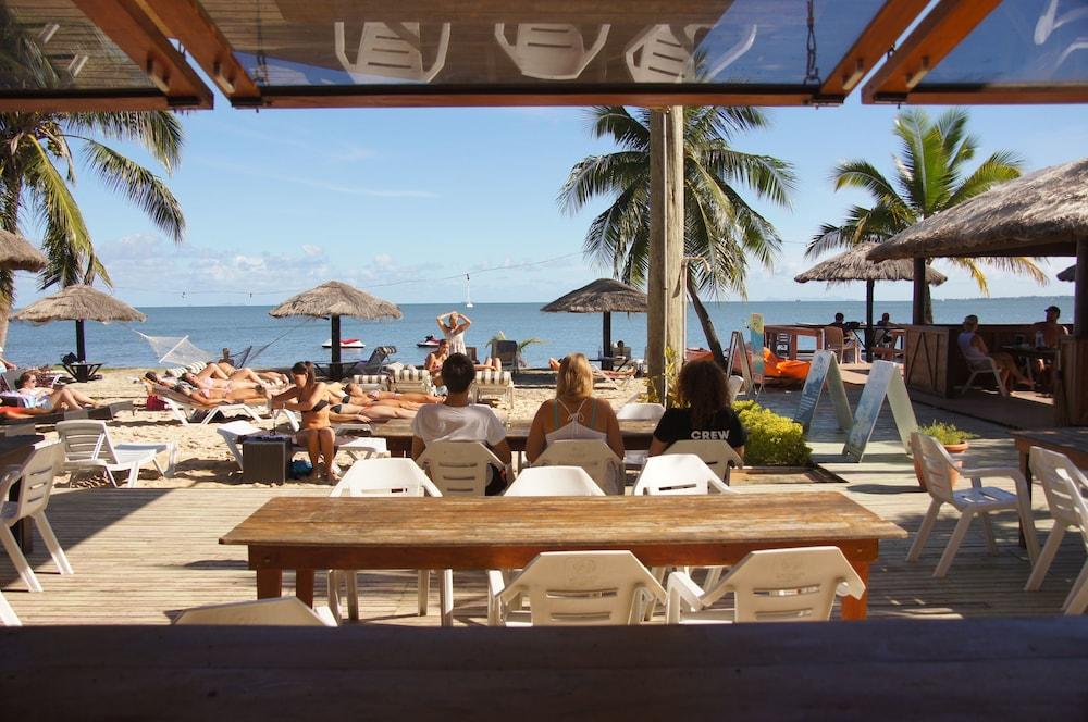 Smugglers Cove & Hostel *