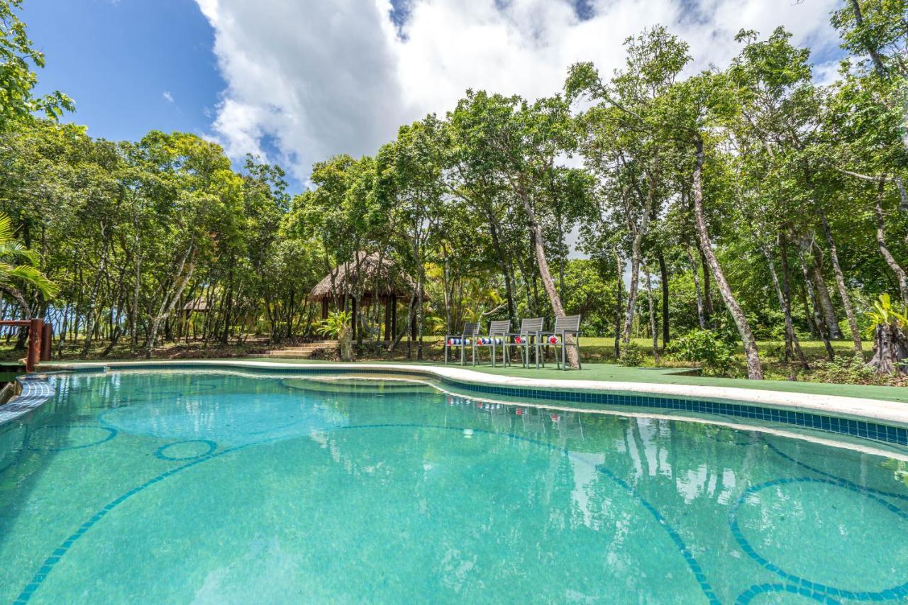 Resort Qoqo Island Mangrove Natadola