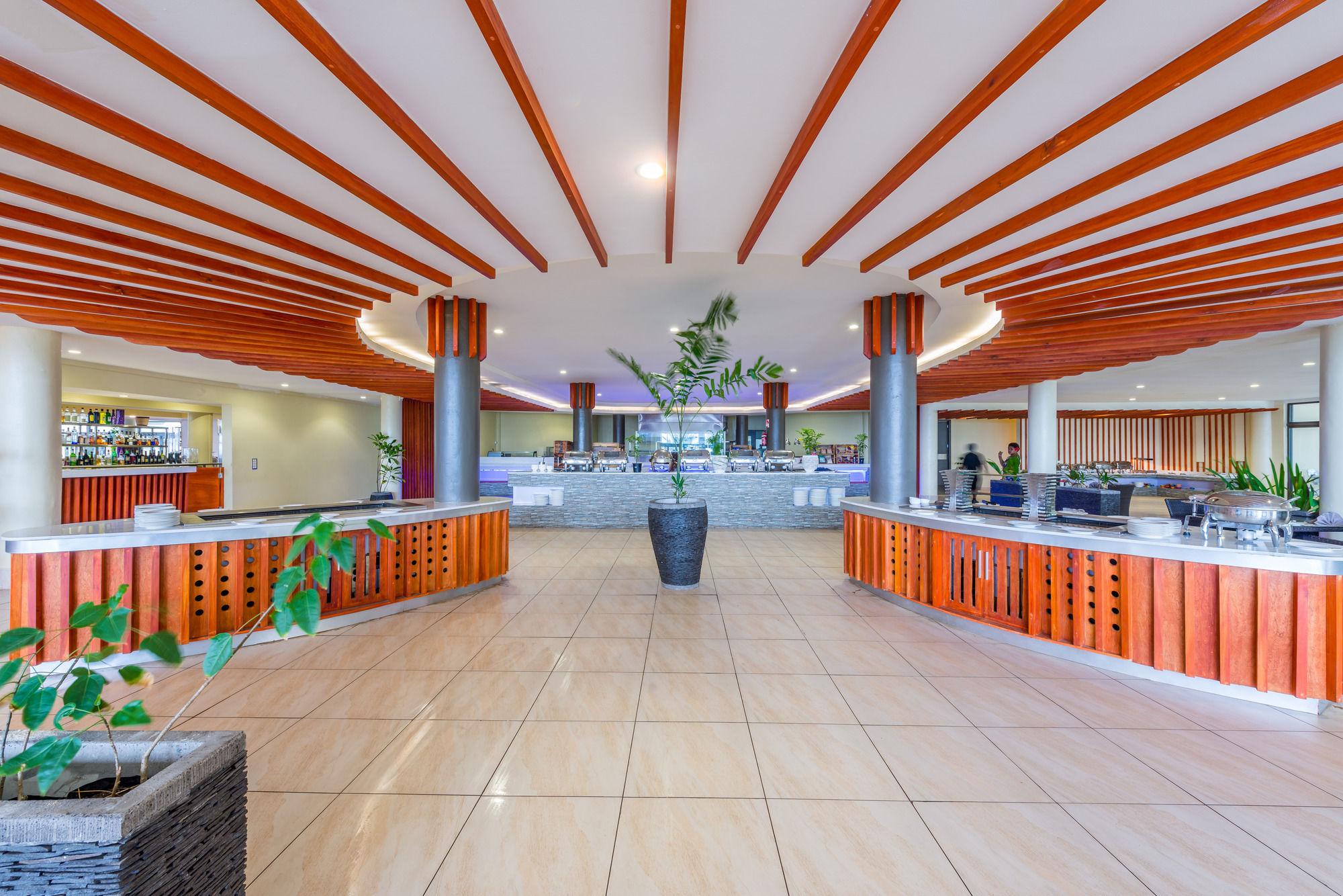 & - Fiji Resort 4*