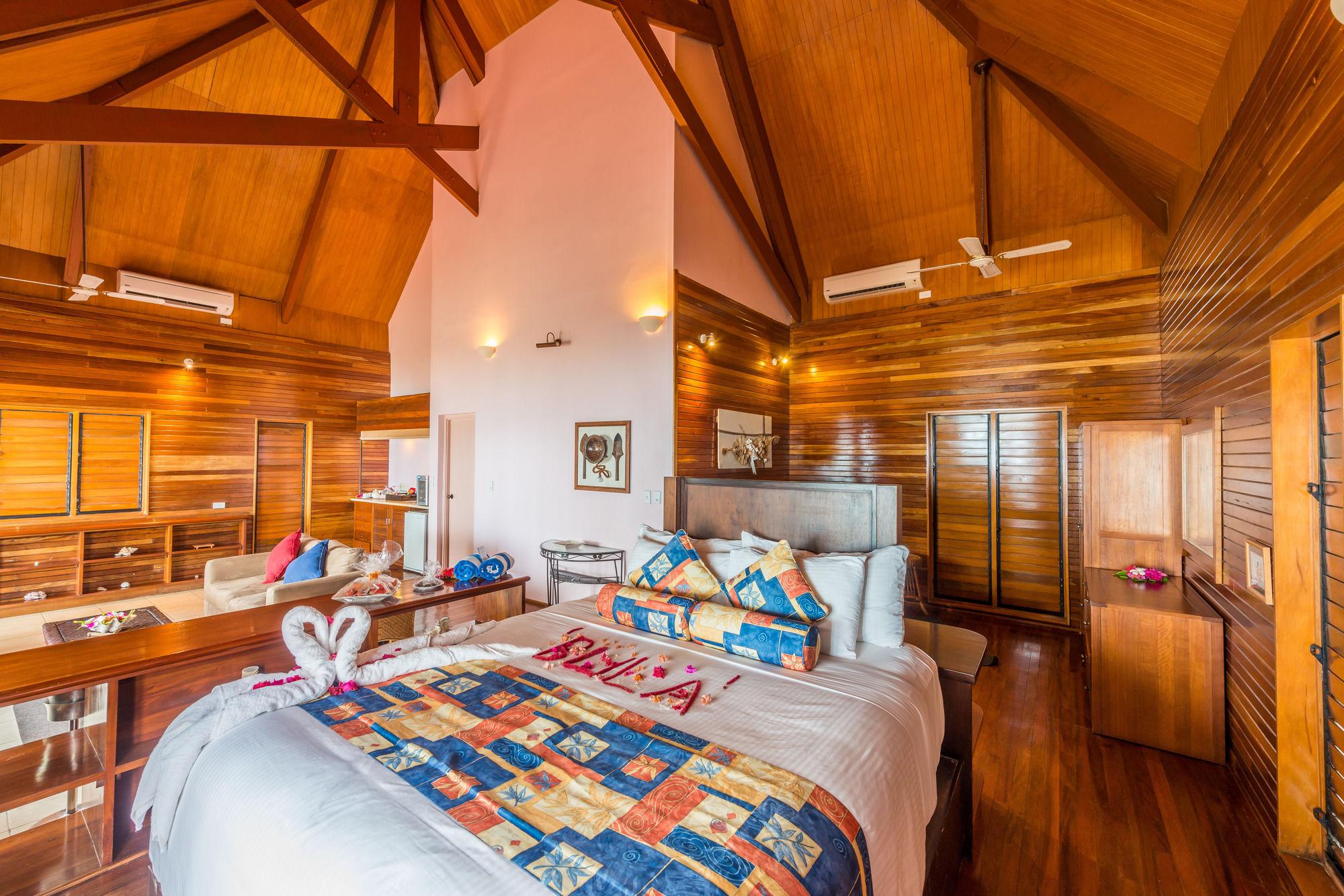 & - Fiji Mana Island