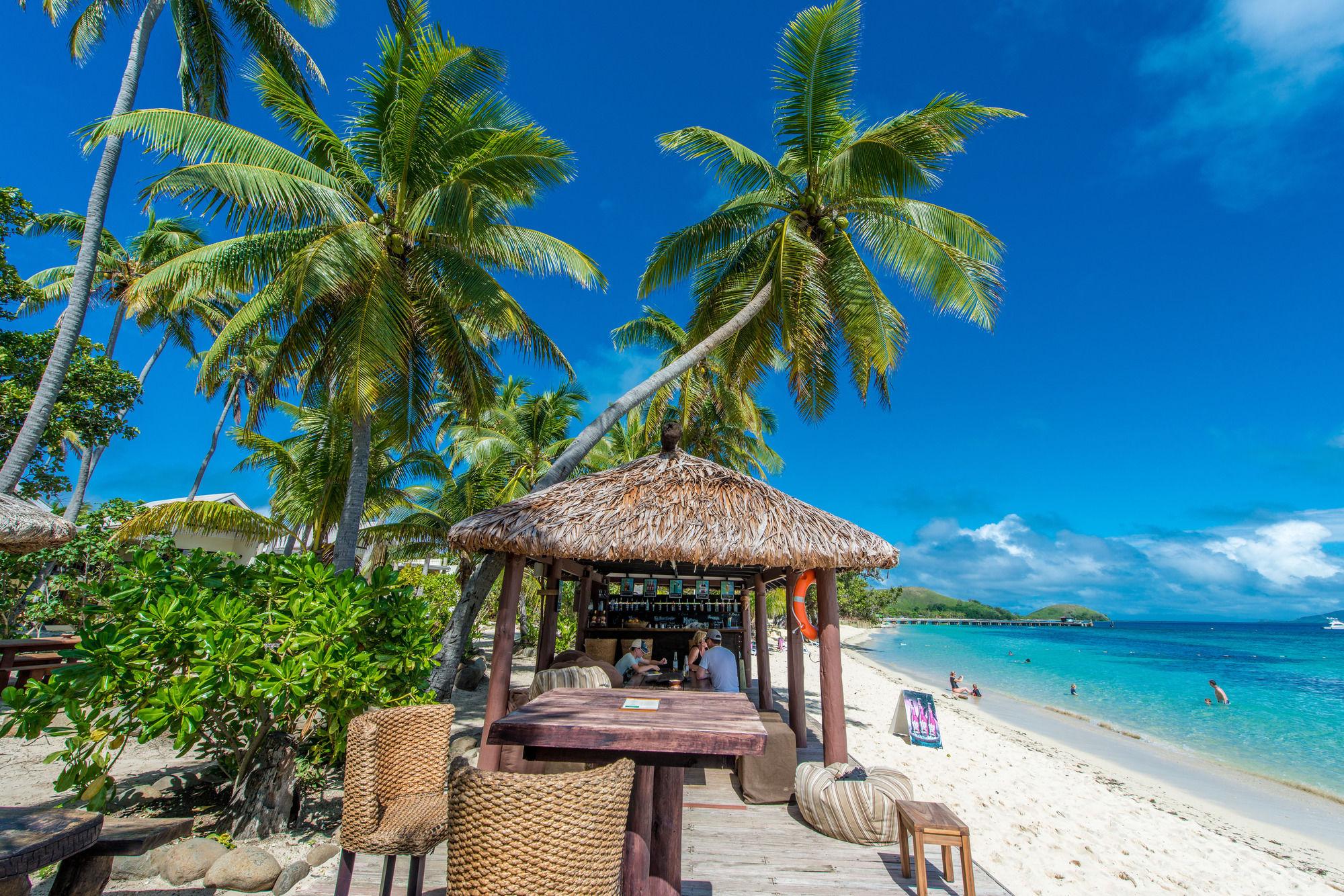 & - Fiji 4*