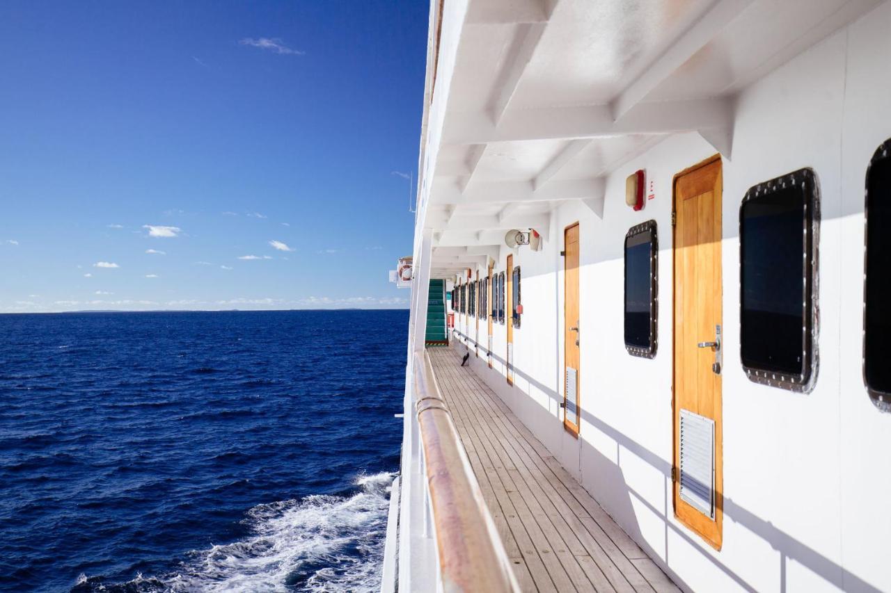  Captain Cook Cruises Fiji