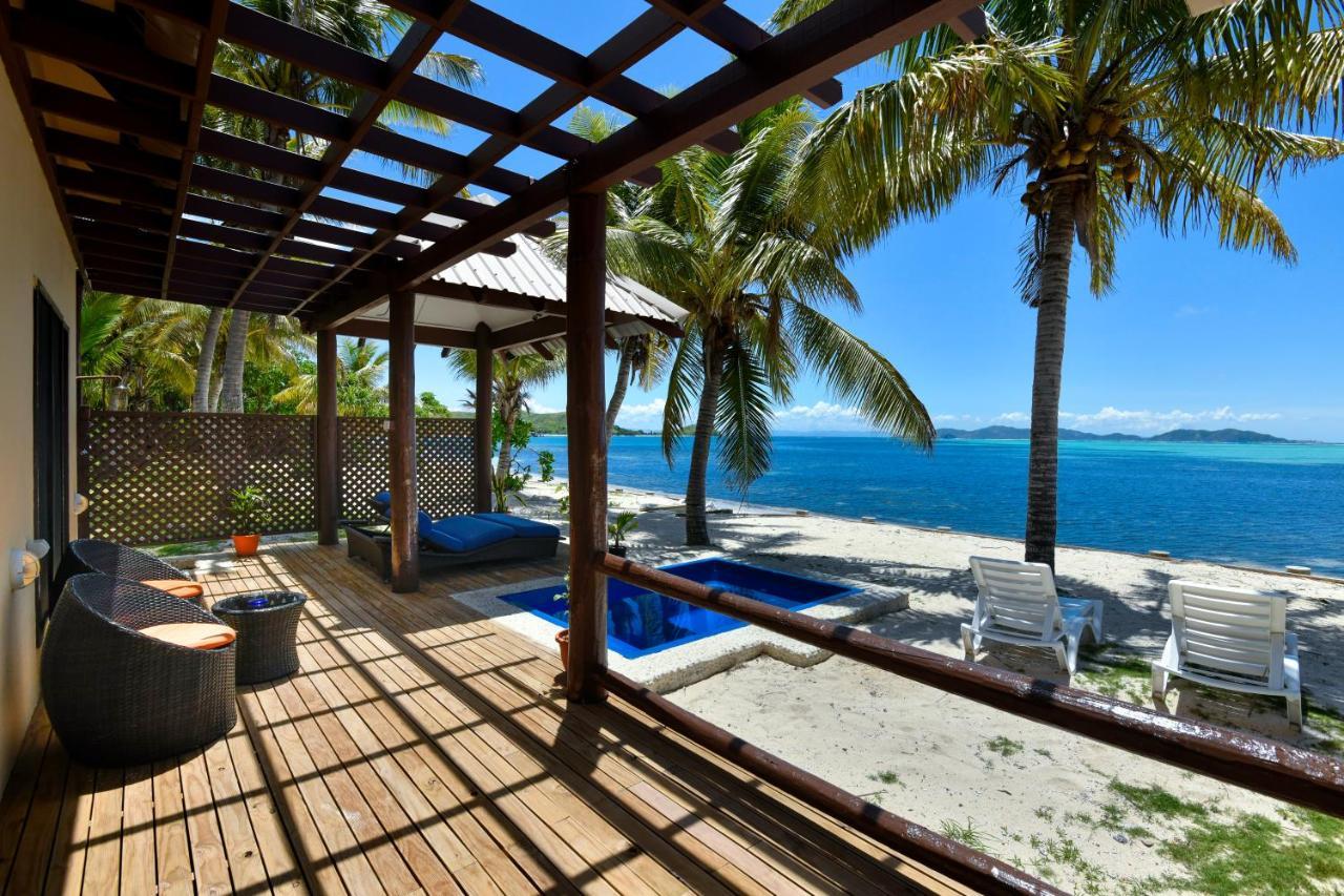 & - Fiji Mana Island