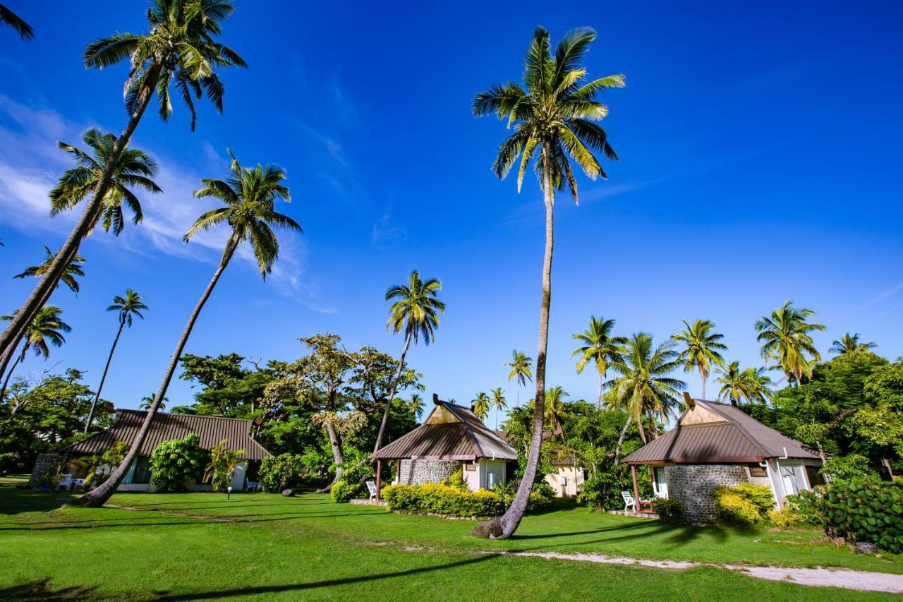 & - Fiji Mana Island