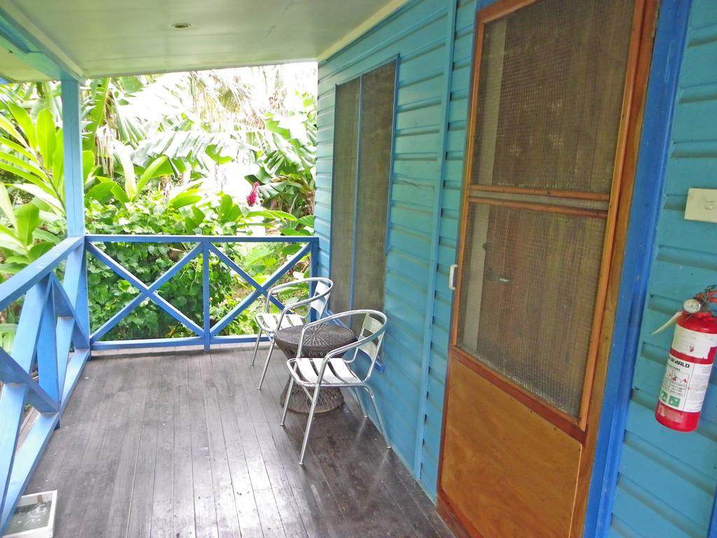 Ratu Kini Backpackers & Dive Resort Mana Island