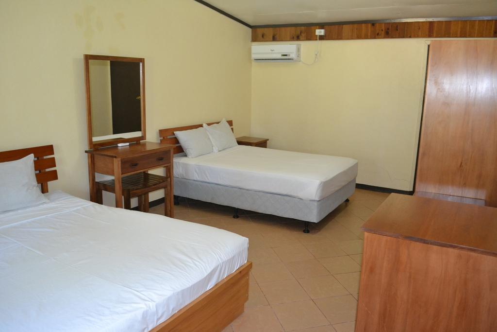Resort Ratu Kini Backpackers & Dive Mana Island