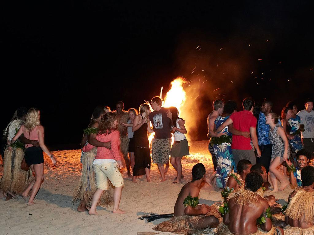 Mantaray Island 3*