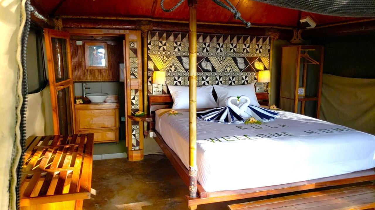 Resort Barefoot Manta Island Resort