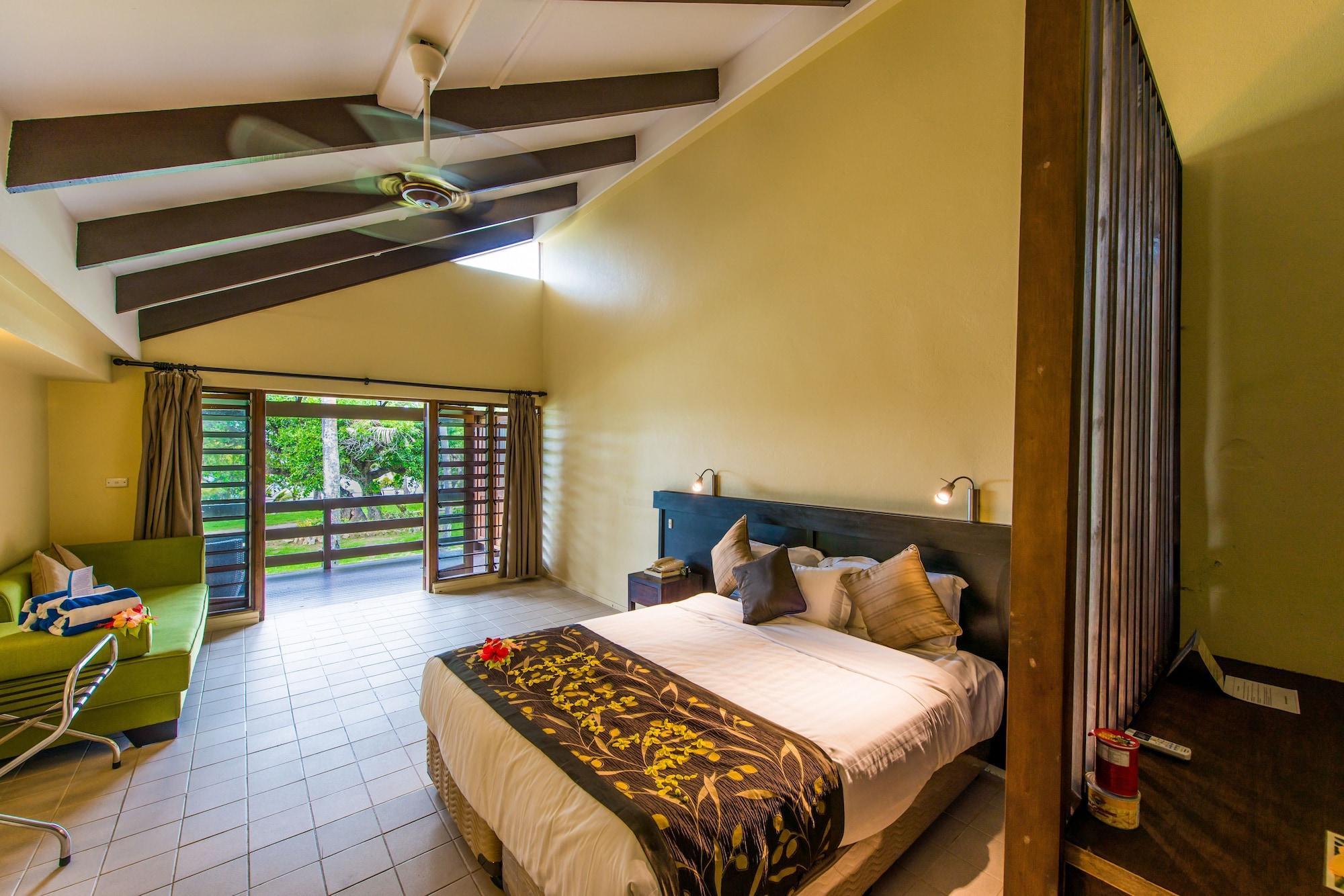 & - Fiji Mana Island