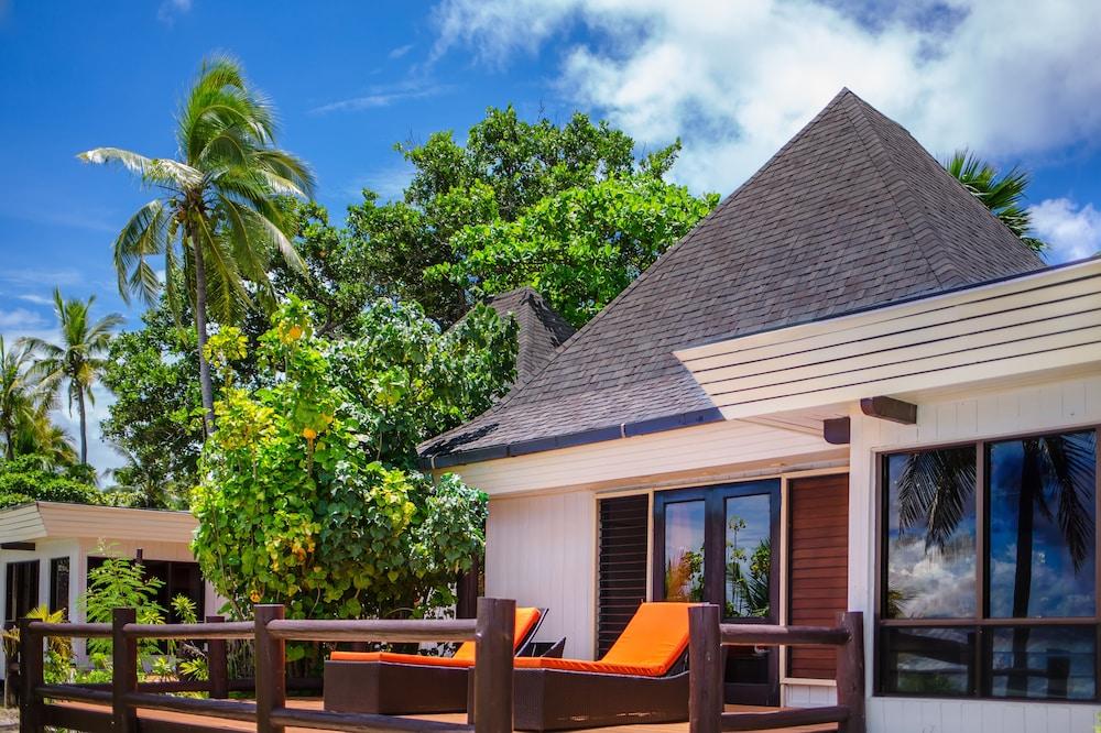 & - Fiji 4*