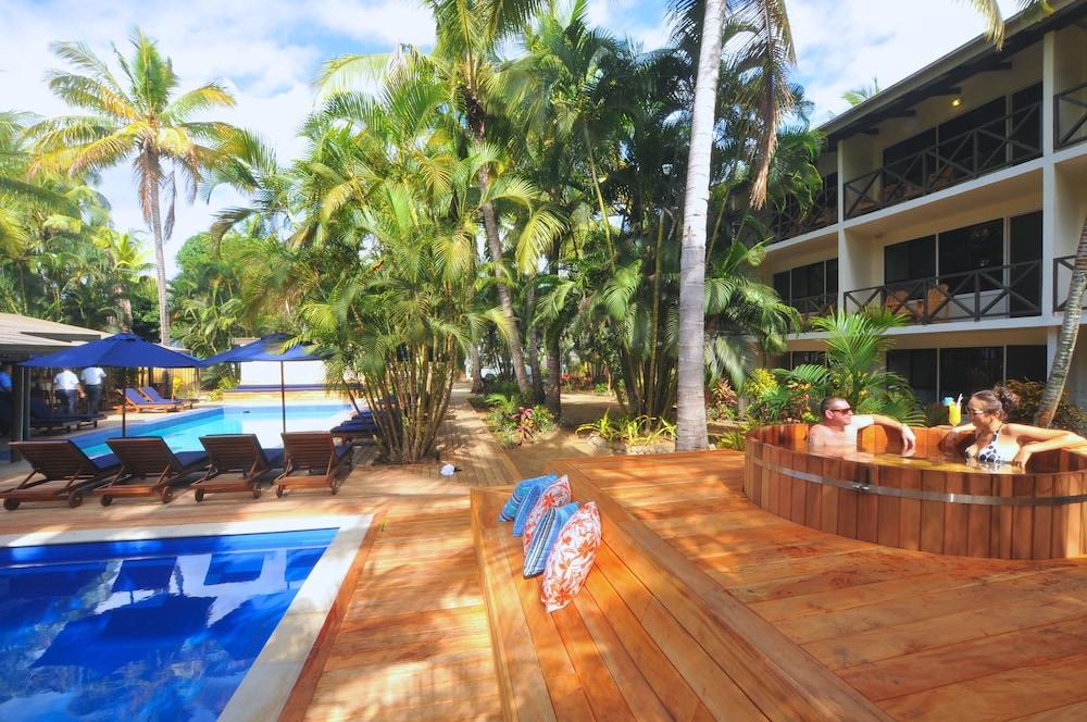 Oasis Palms Resort