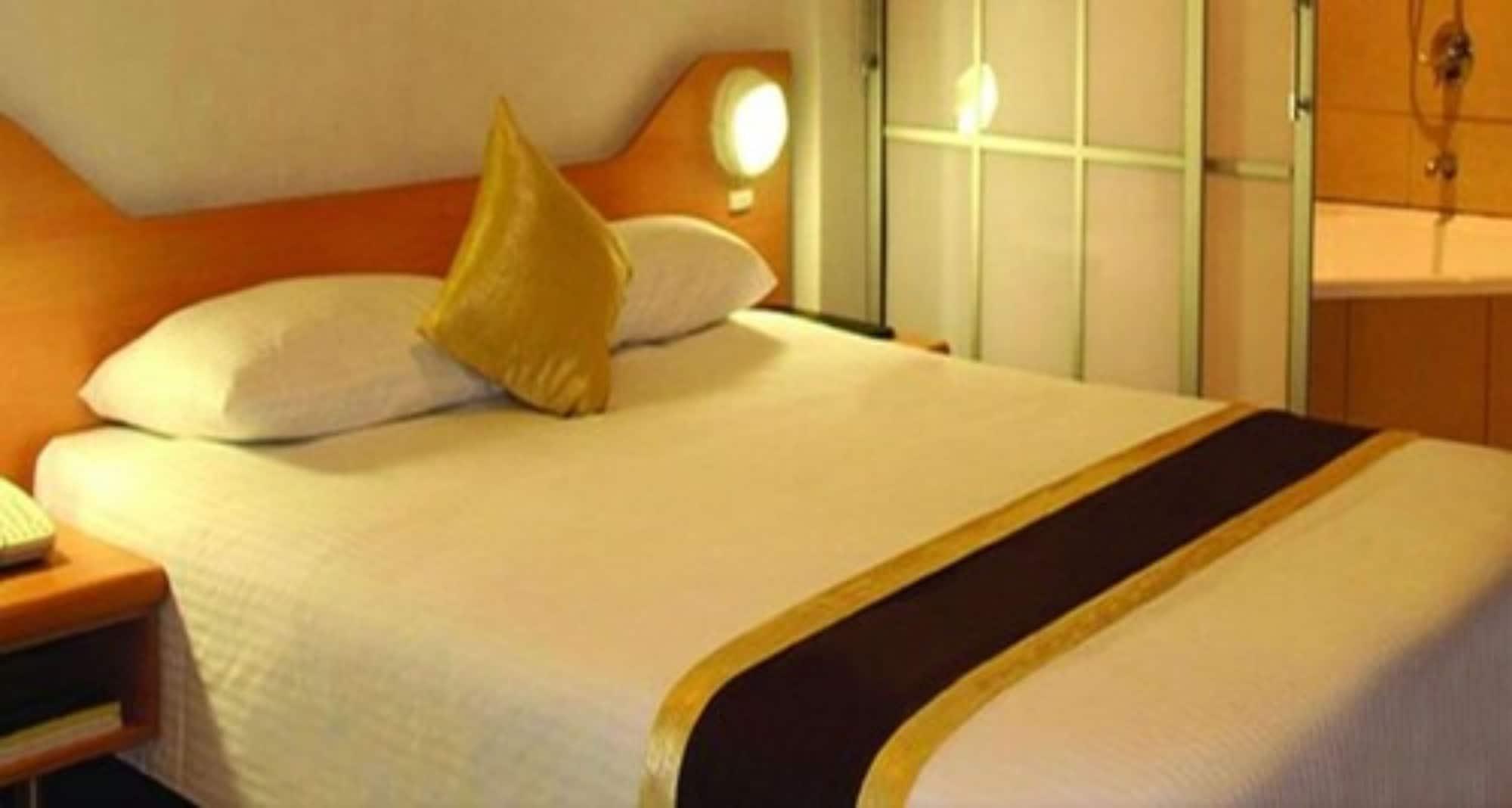 Hotel Peninsula International