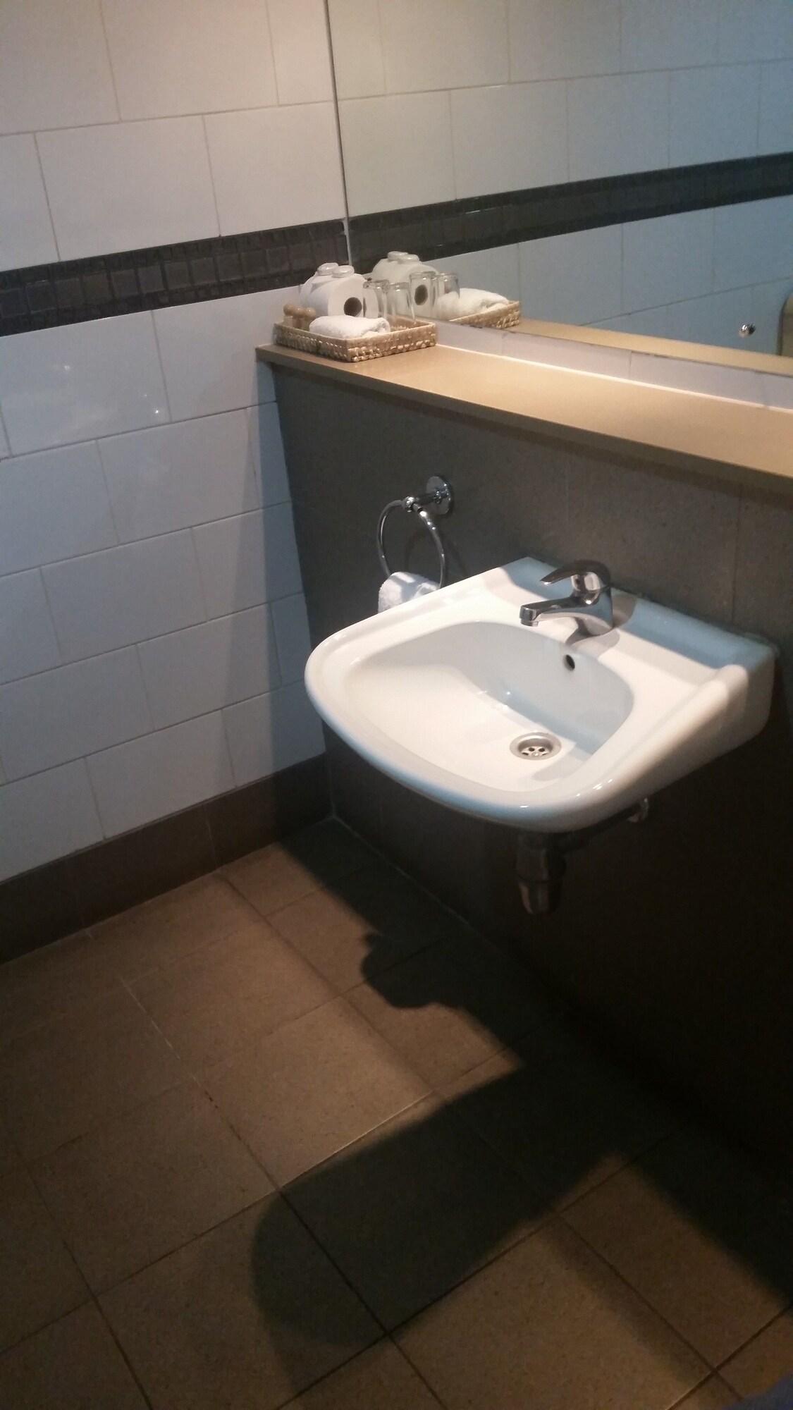 Peninsula International 3*