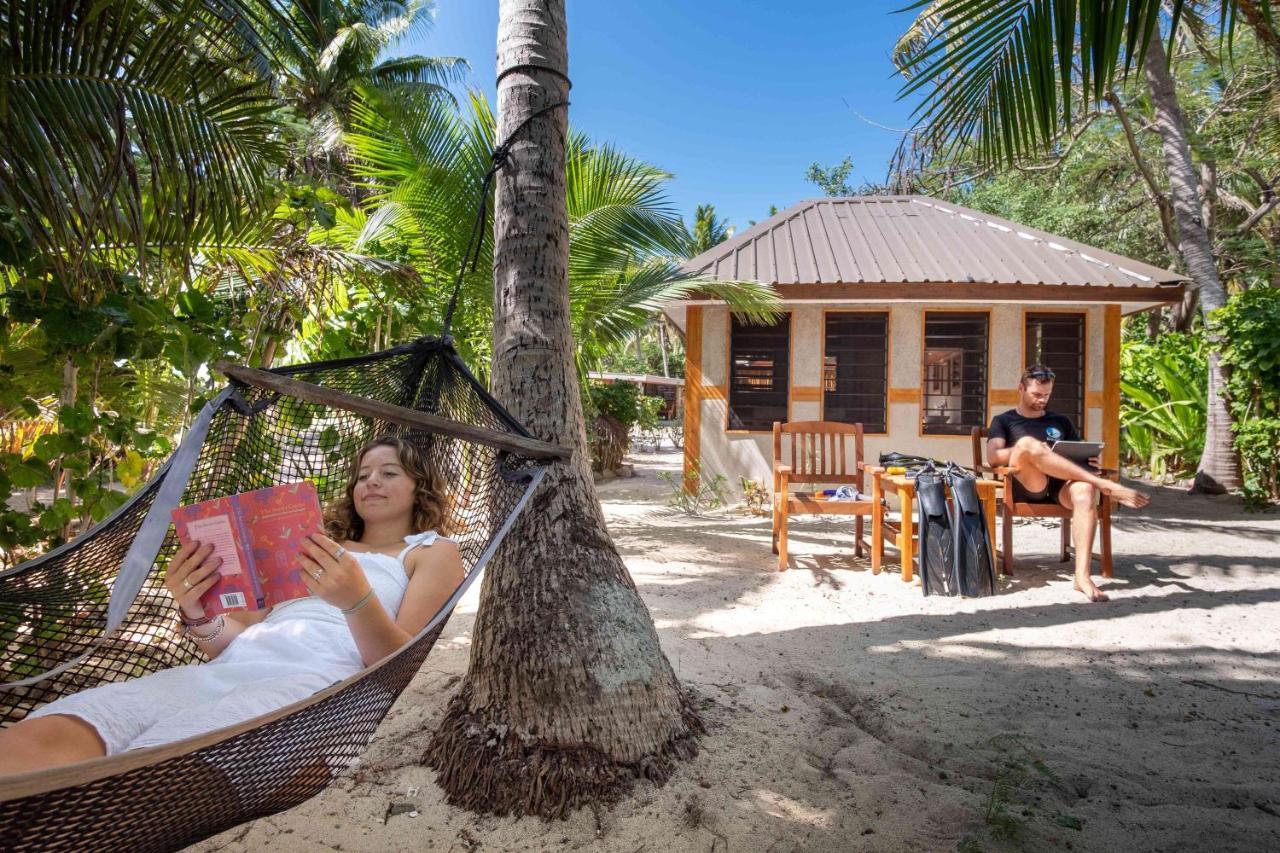 Resort Barefoot Manta Island Resort Drawaqa Island