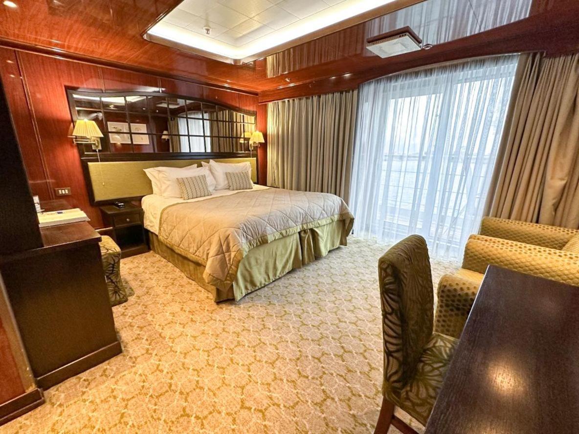 Captain Cook Cruises Fiji  4*