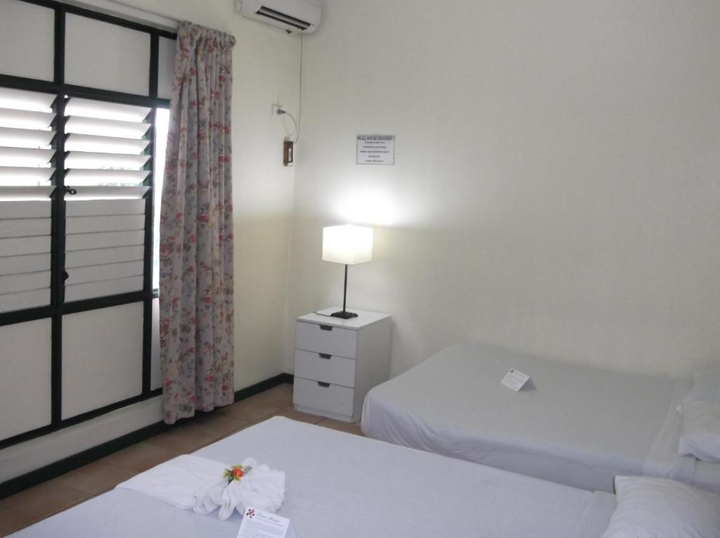 6 Hotel
