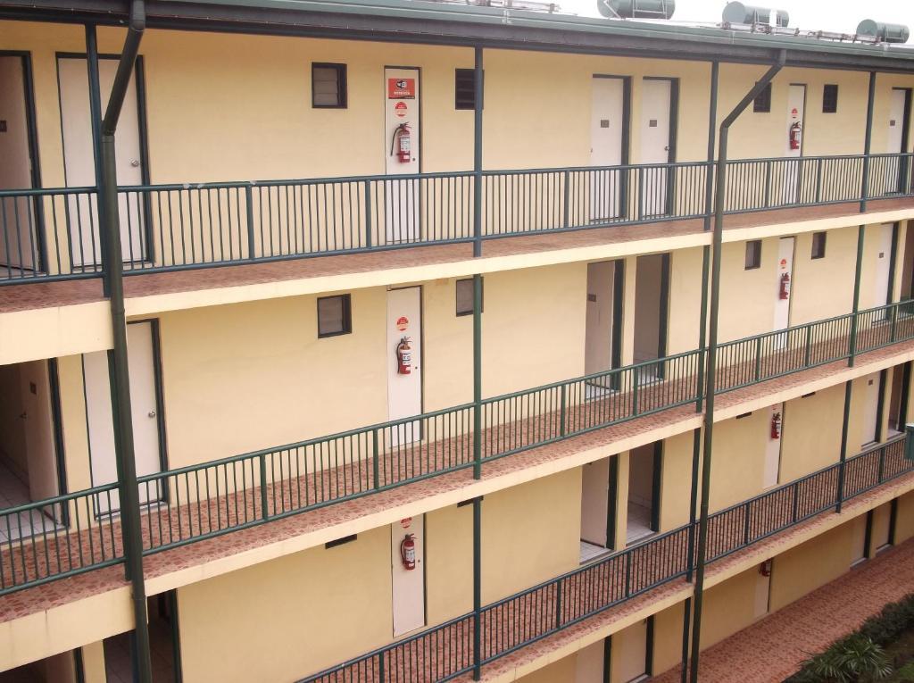 6 Hotel