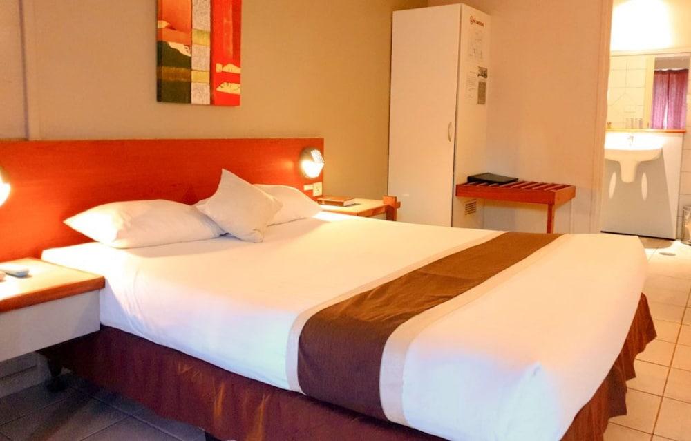 Peninsula International 3*