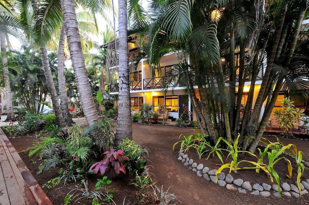 Oasis Palms Resort