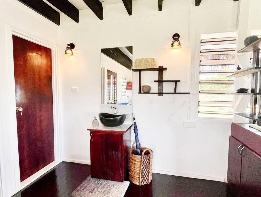 Cozy Bure Villa Pacific Harbour