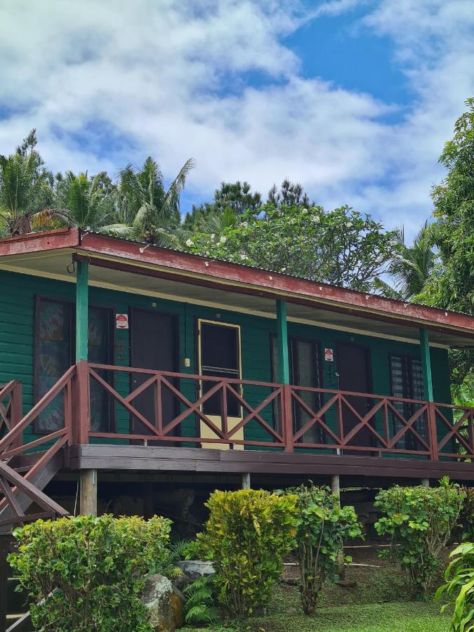 Backpackers And Dive Mana Island