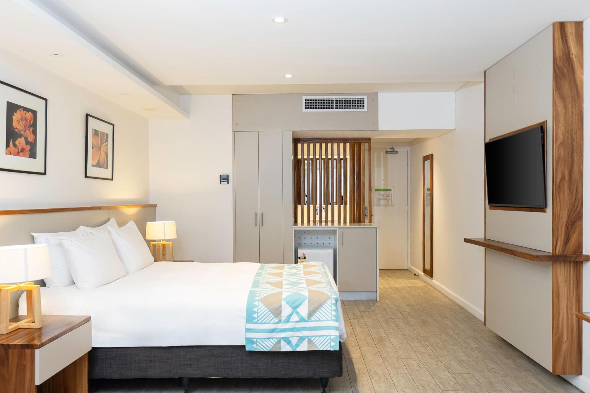 Hotel By Ihg