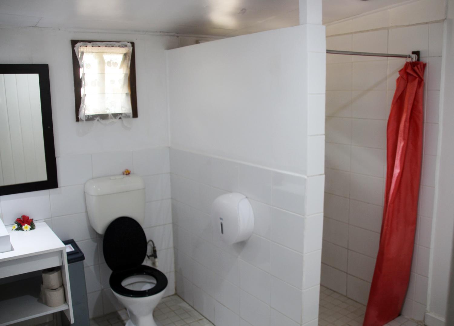 Backpackers And Dive Resort