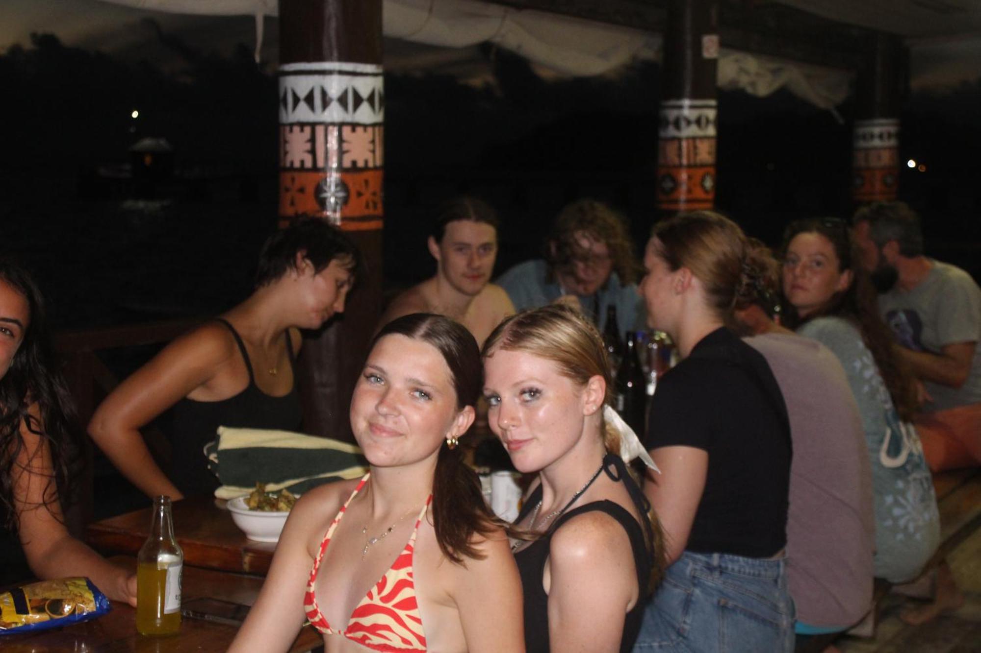 Backpackers And Dive * Mana Island
