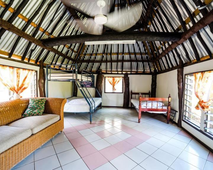 Backpackers And Dive Resort *