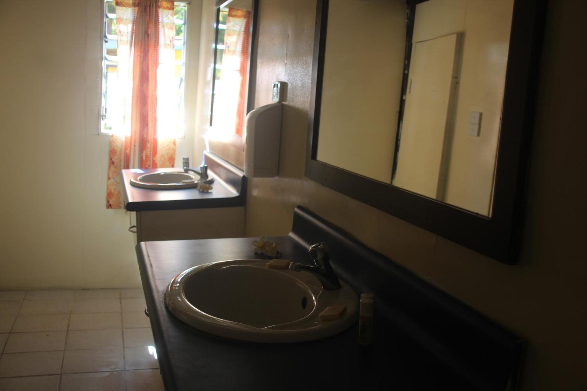 Backpackers And Dive Resort Mana Island
