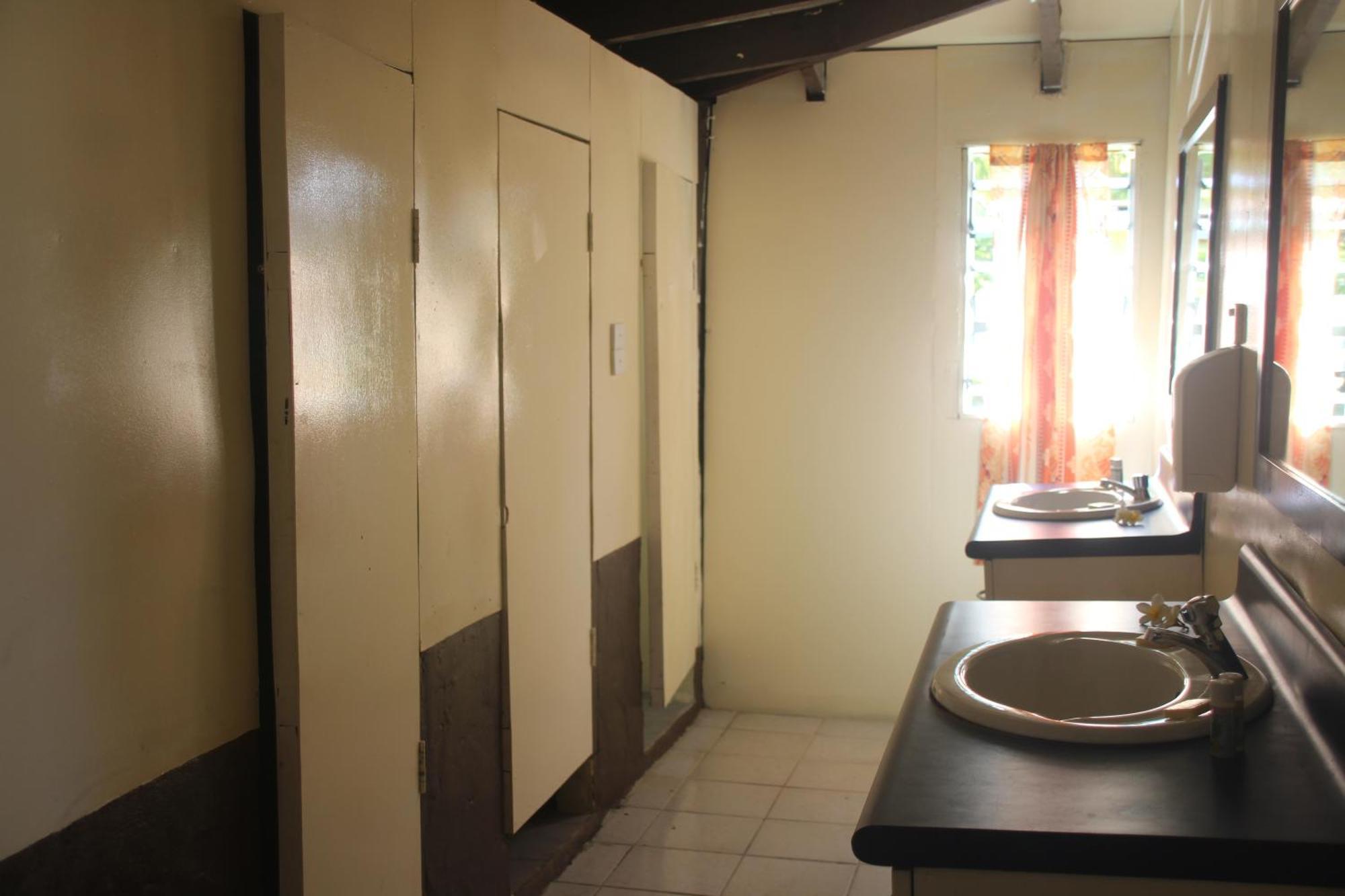 Resort Backpackers And Dive