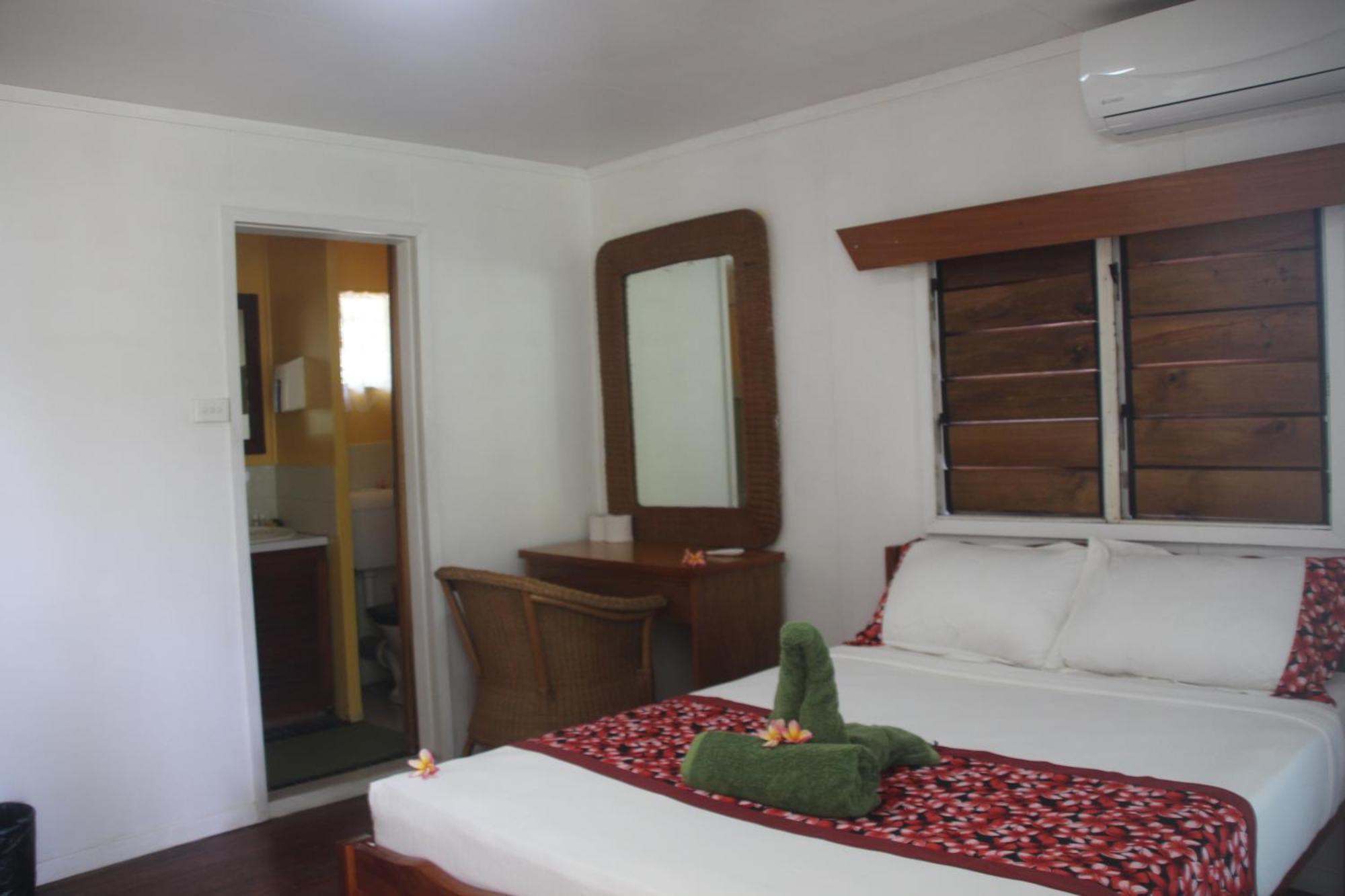 Backpackers And Dive Mana Island