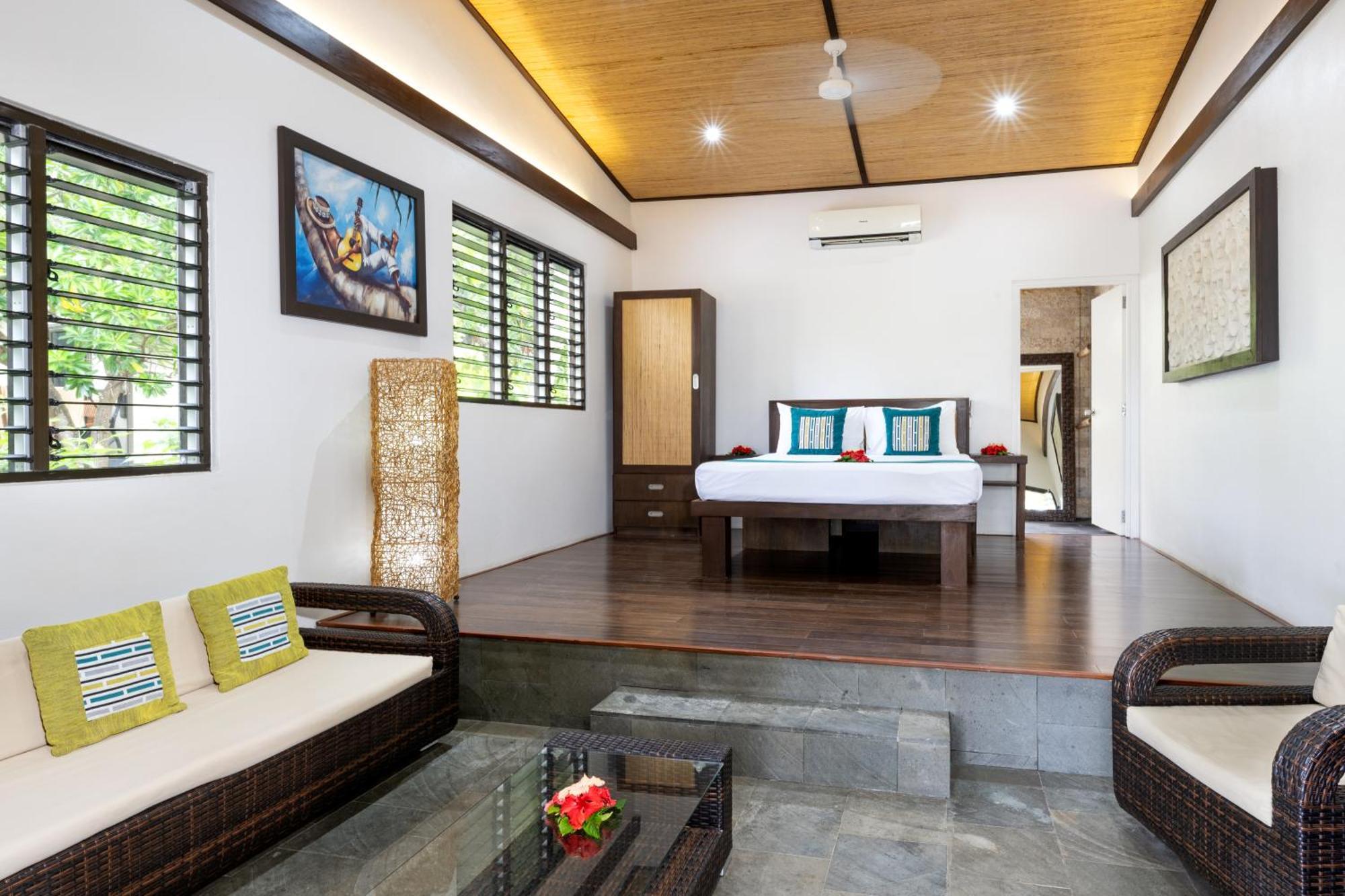 Mantaray Island 3*