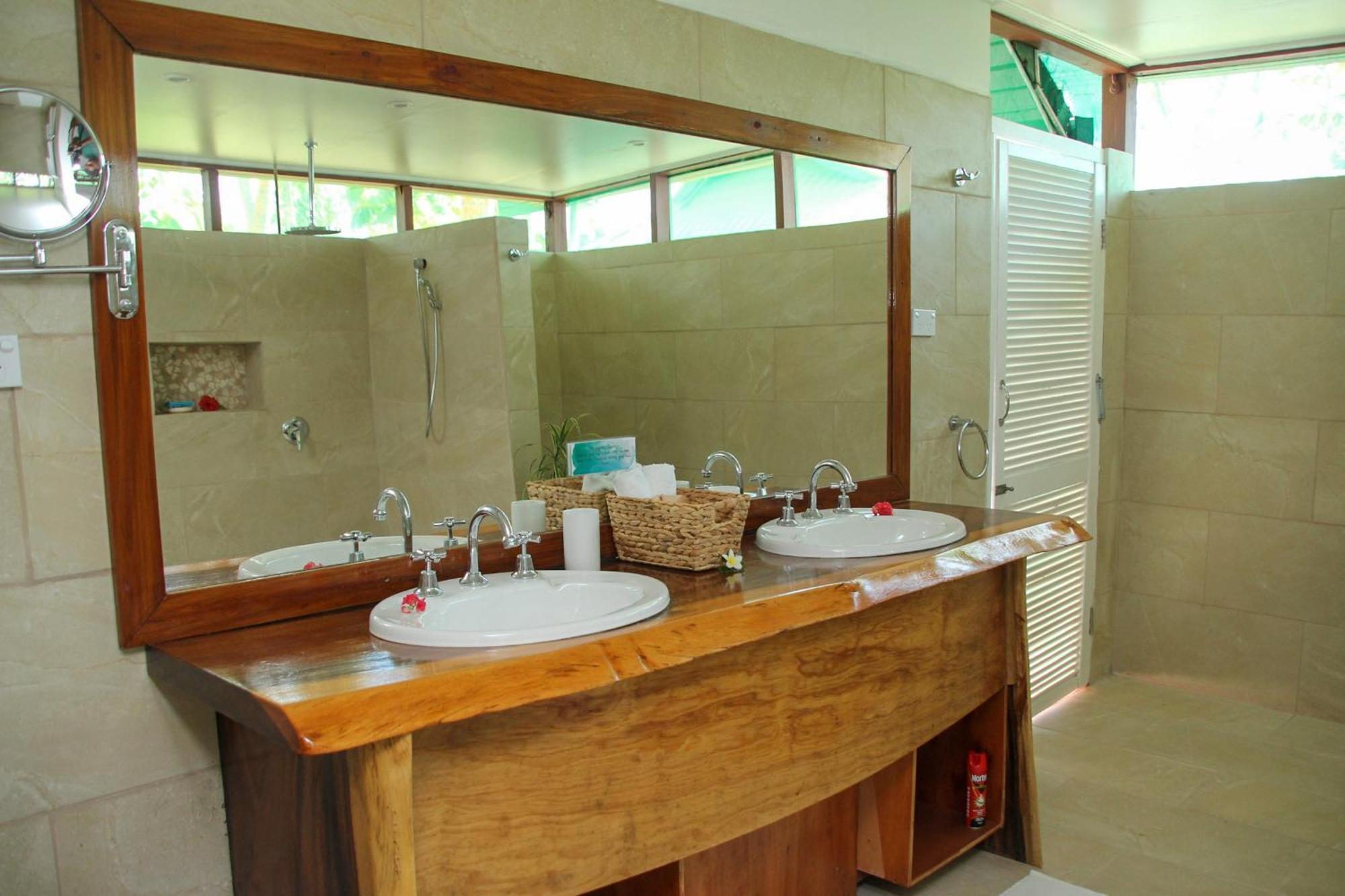 Resort Great Sea Reef Nukubati Island
