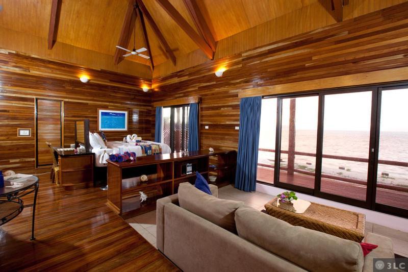 & - Fiji Mana Island
