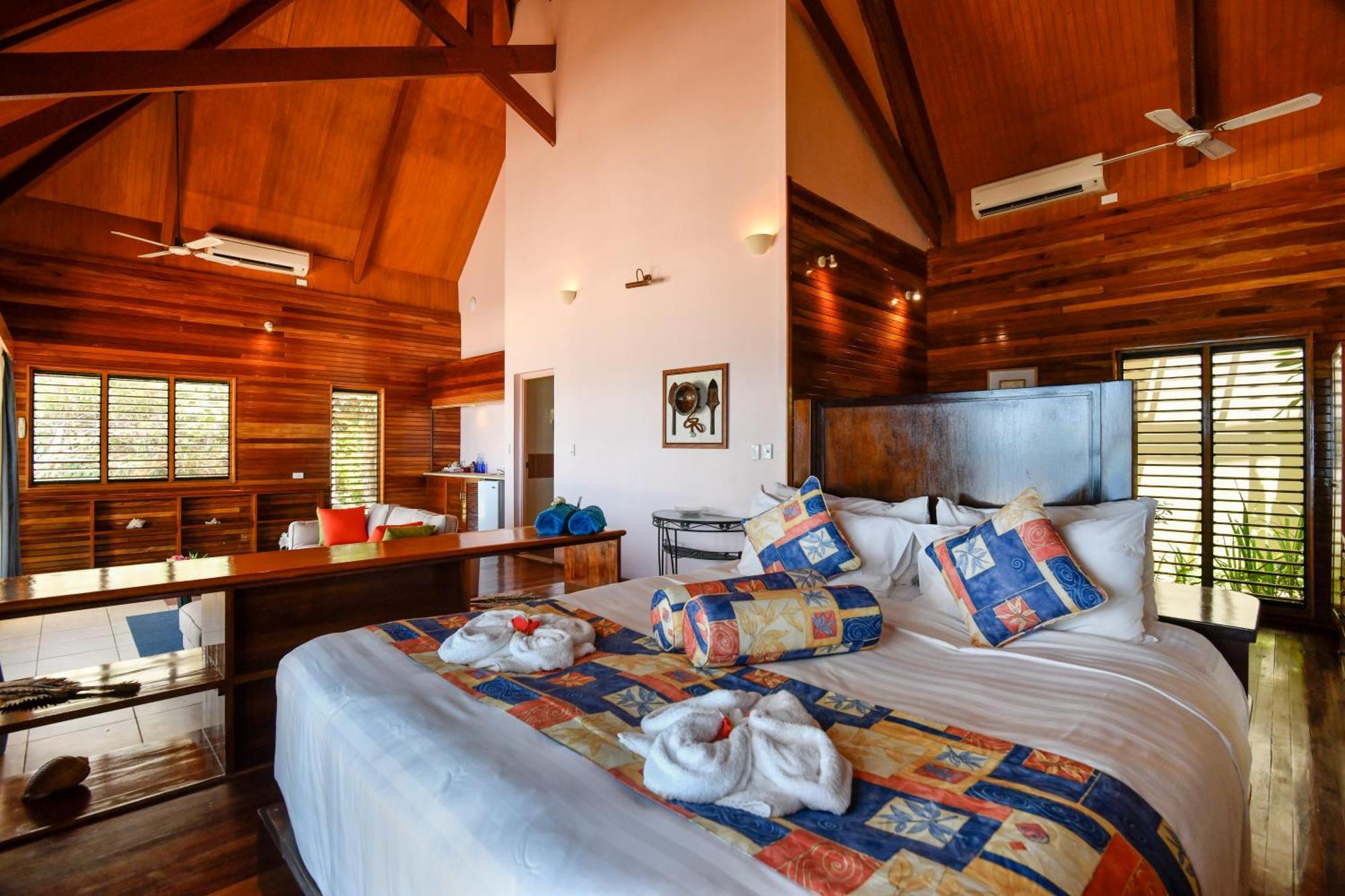 & - Fiji