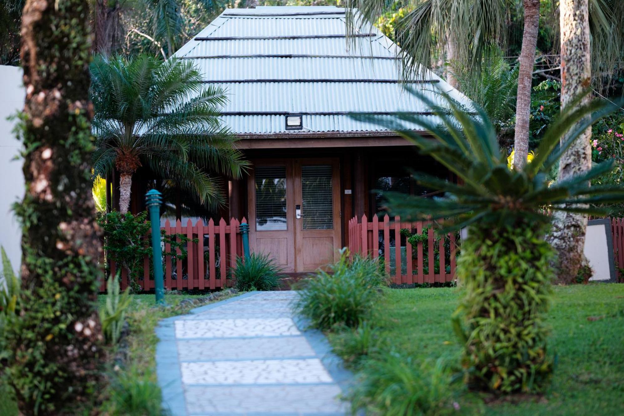 Fiji Hideaway & 4*