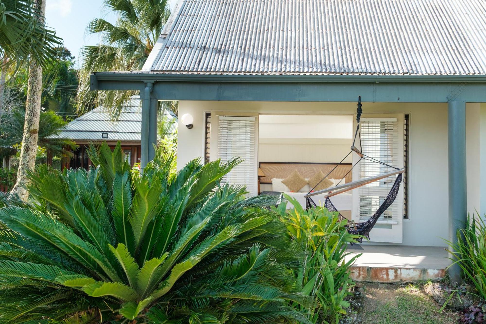 Resort Fiji Hideaway & Tangangge