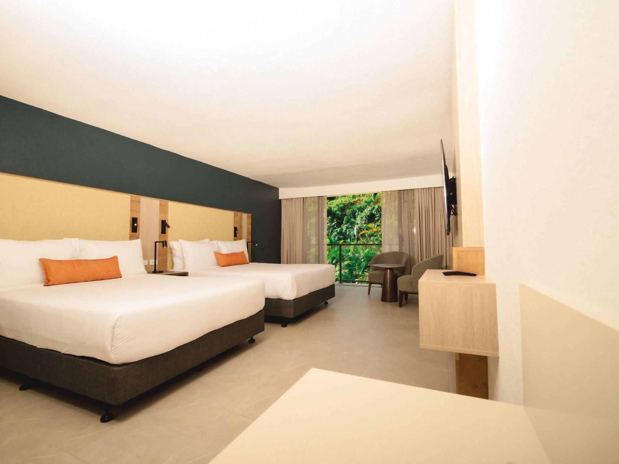 Hotel Novotel Lami Bay 4*