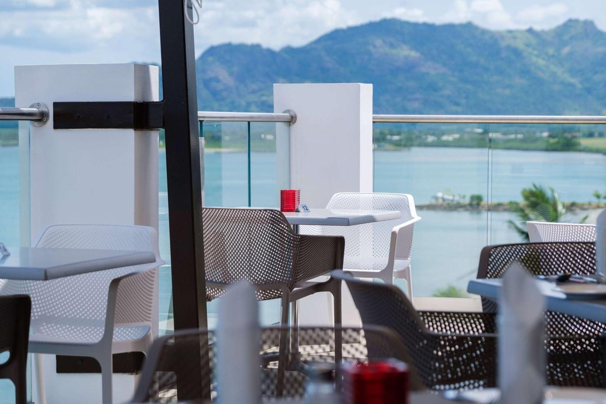 Aparthotel Ramada Suites By Wyndham Wailoaloa Beach Fiji