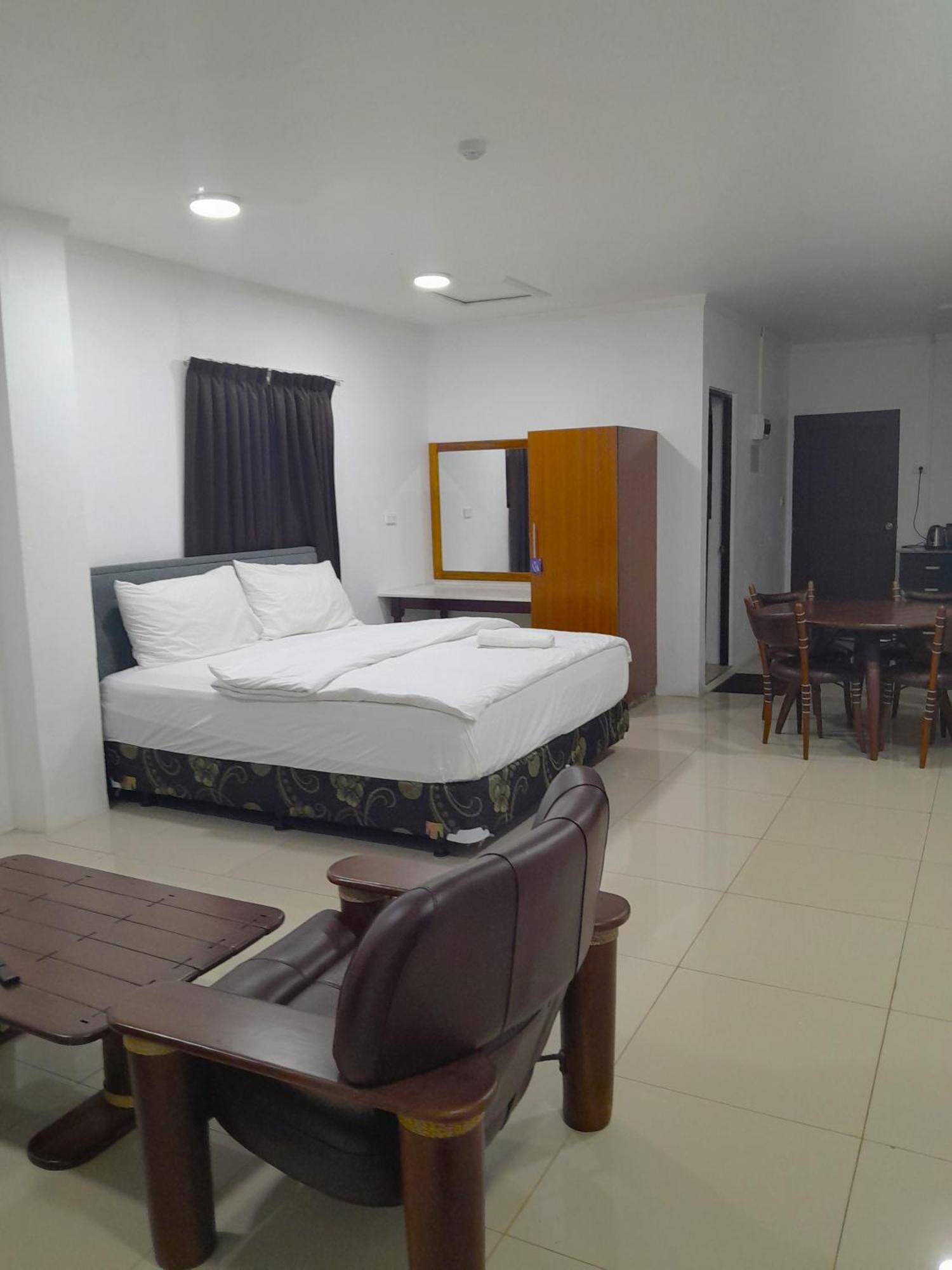 White Diamond Hotel