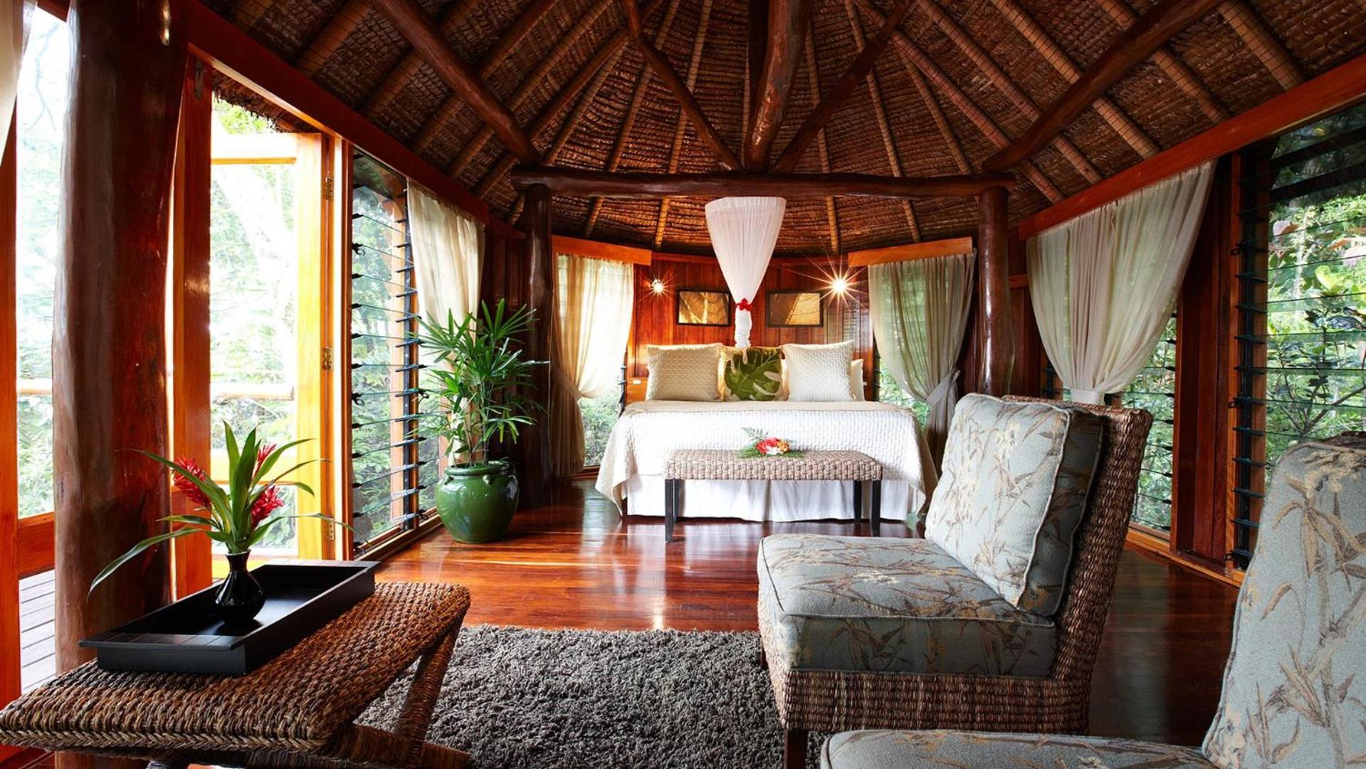 Resort Namale & *