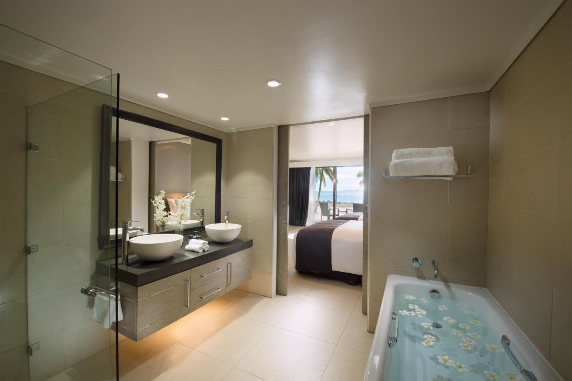 Doubletree By Hilton Fiji - Sonaisali Island 4*