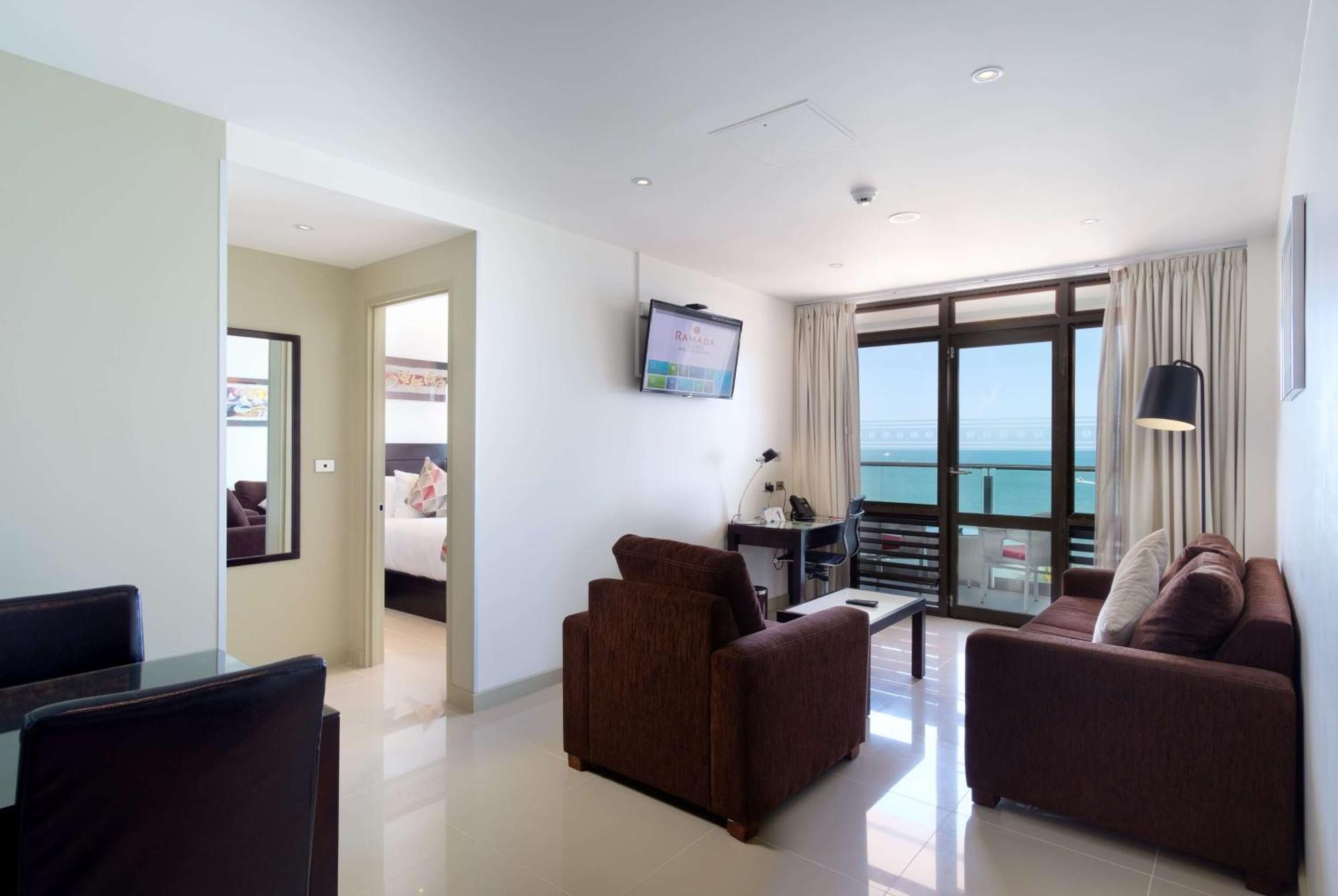Ramada Suites By Wyndham Wailoaloa Beach Fiji Aparthotel