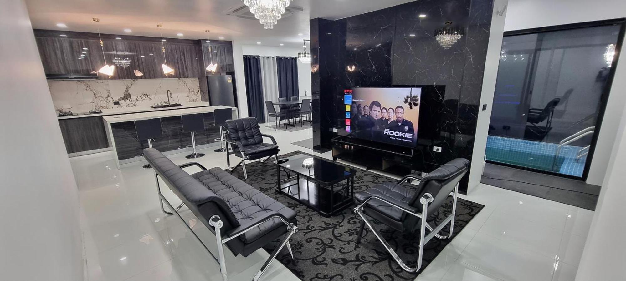Shanis Luxurious Holiday home *